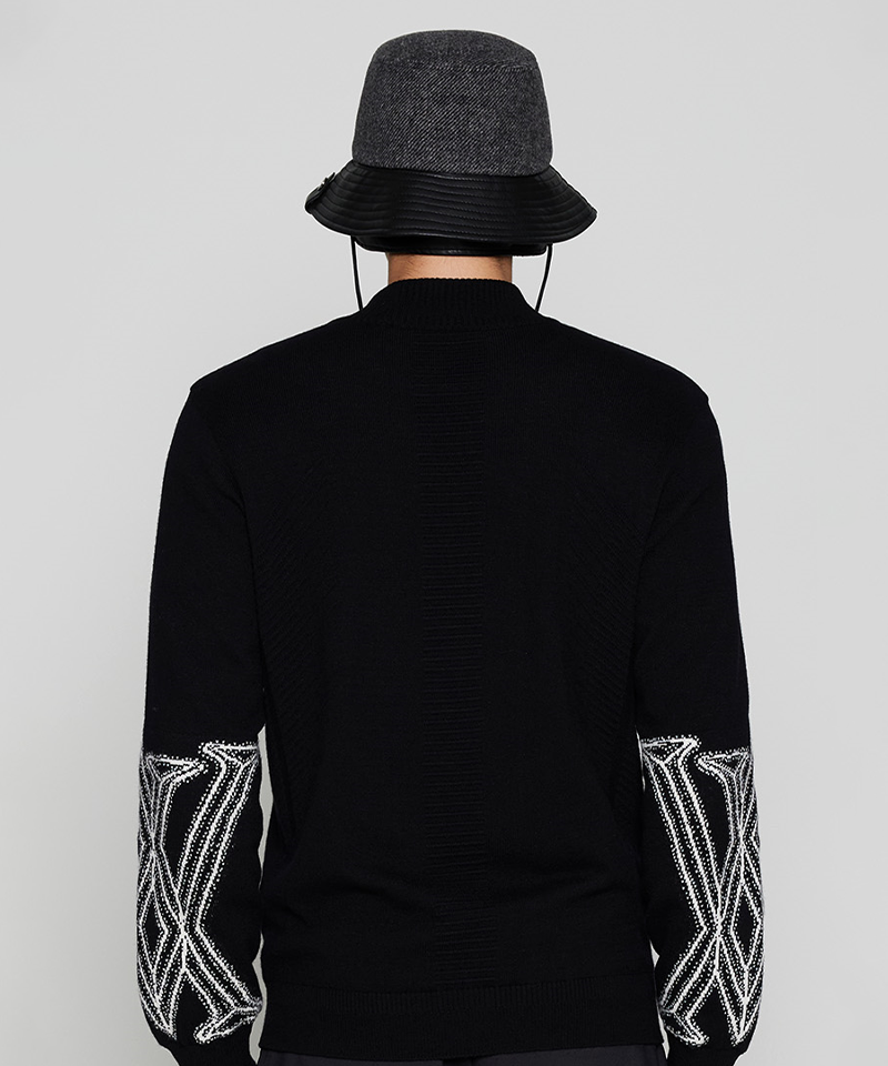 Men's WI Fuzzy Logo Point Sweater - Black