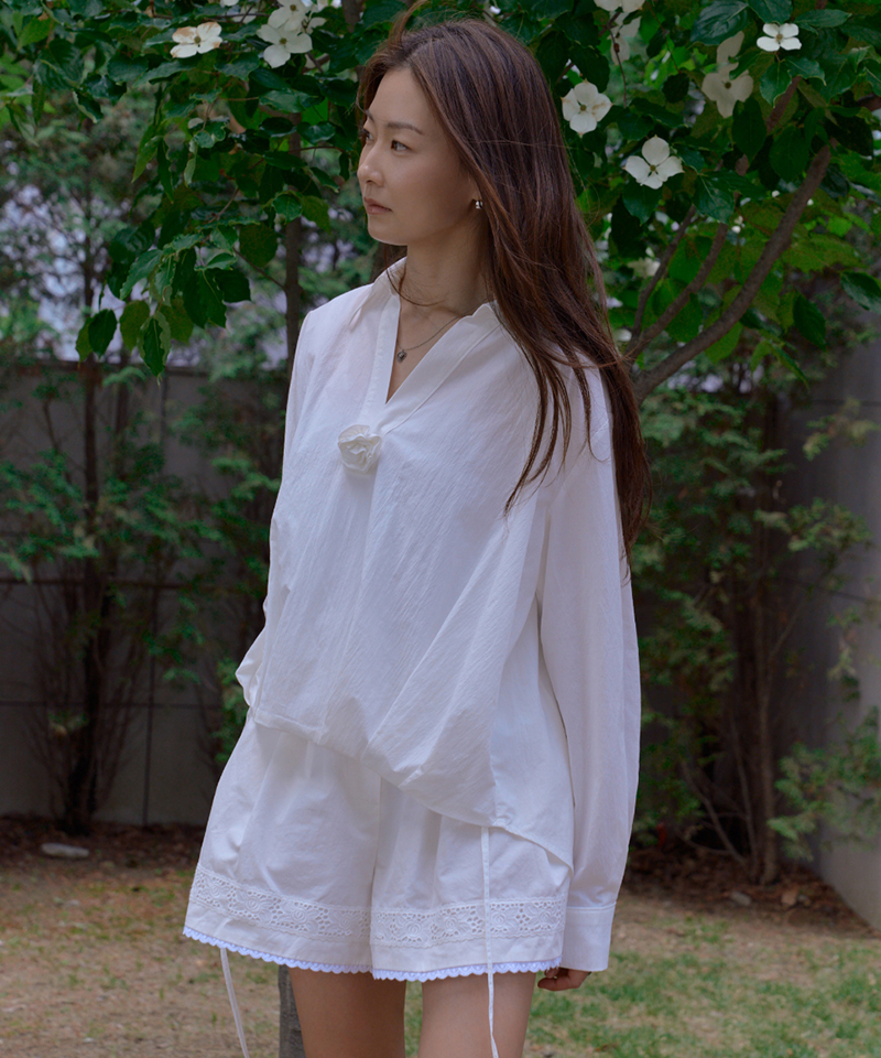 Monday Flow Lace Trim Shorts - White