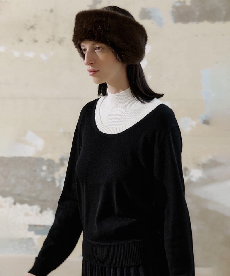 Anell Golf Round Cashmere Knit Top - Black