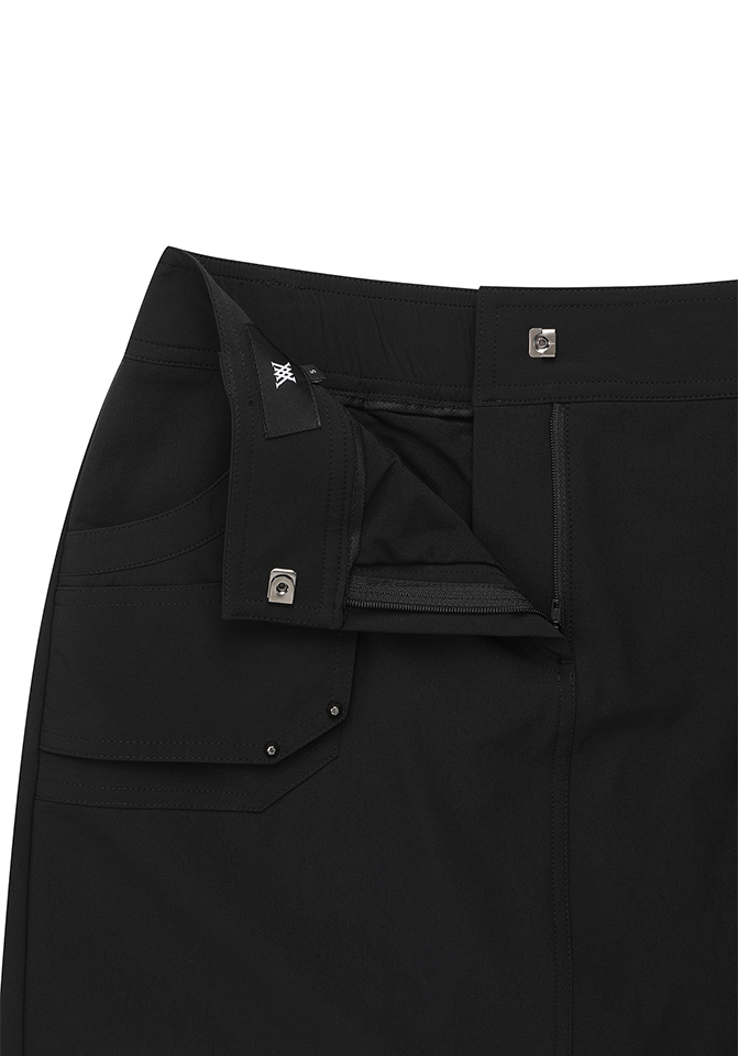 Women’s black fabric mix cargo golf skirt, close-up detail
