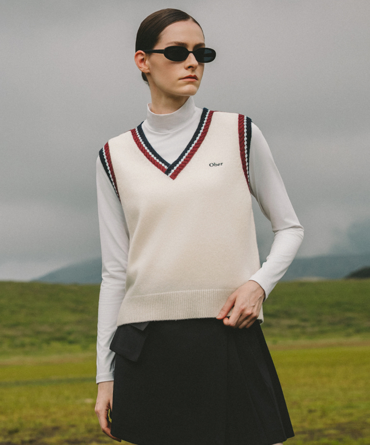 OBER Golf Colorblock Knit Vest Ivory