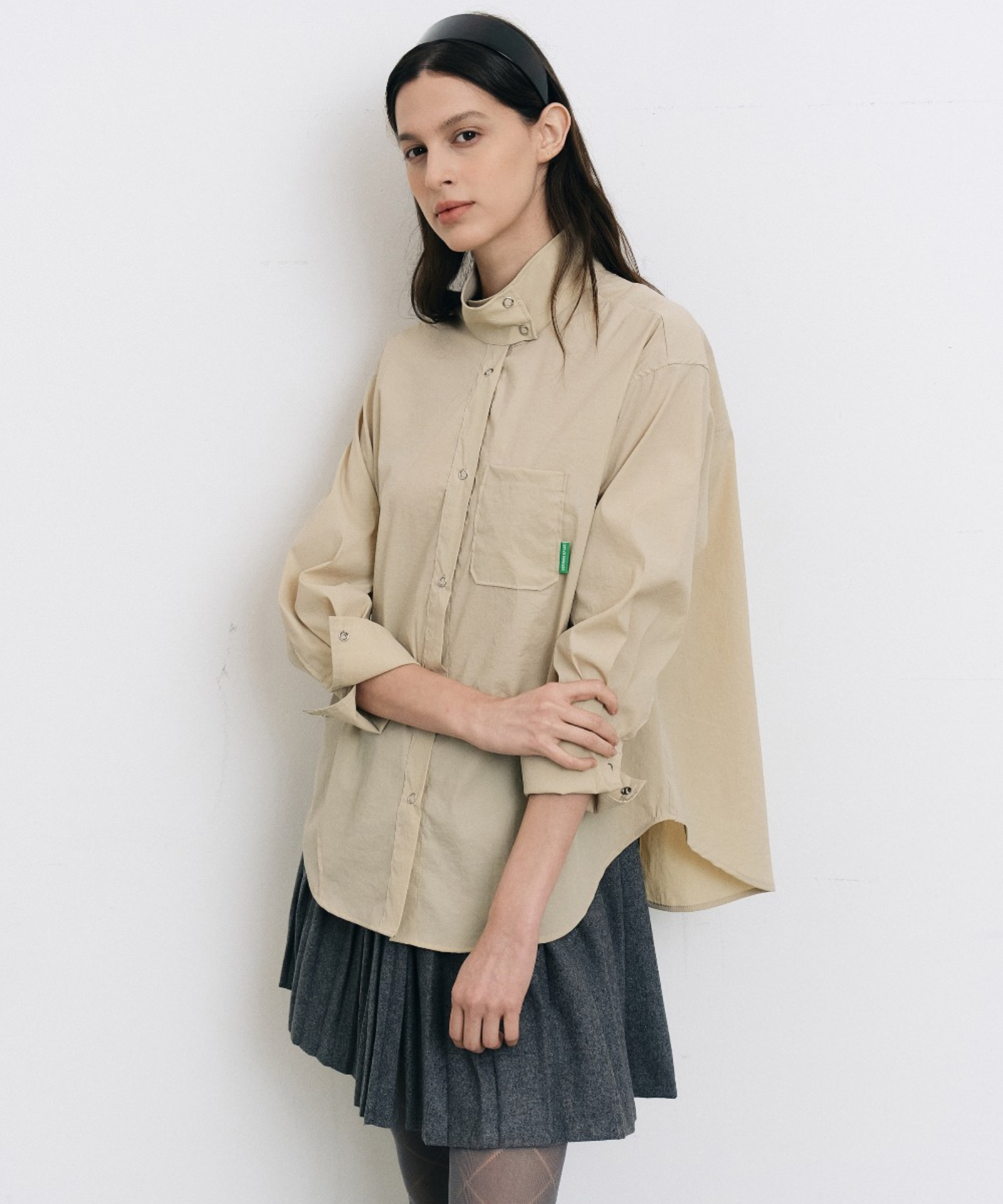BERMUDA GRASS High-Neck Back-Slit Windbreaker Shirt Beige