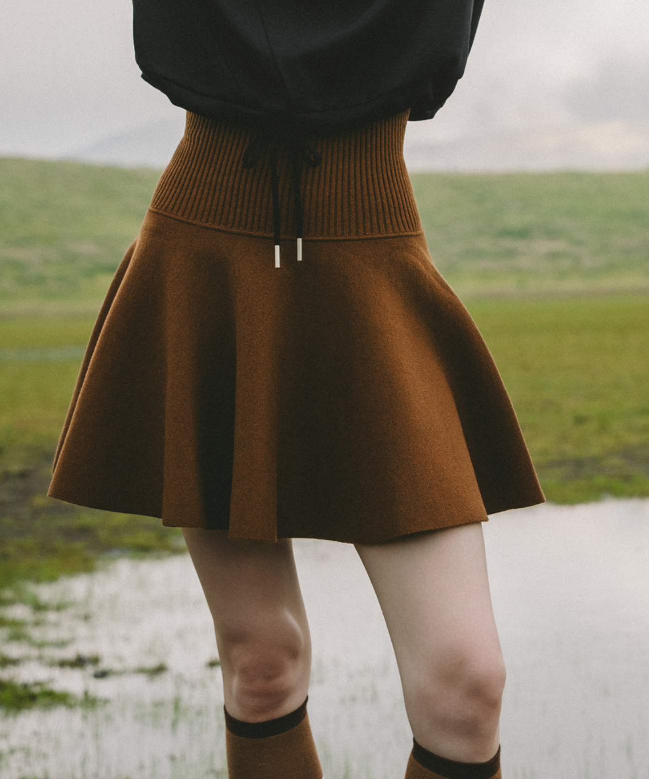 OBER Golf High Waisted Flared Knit Skirt Brown