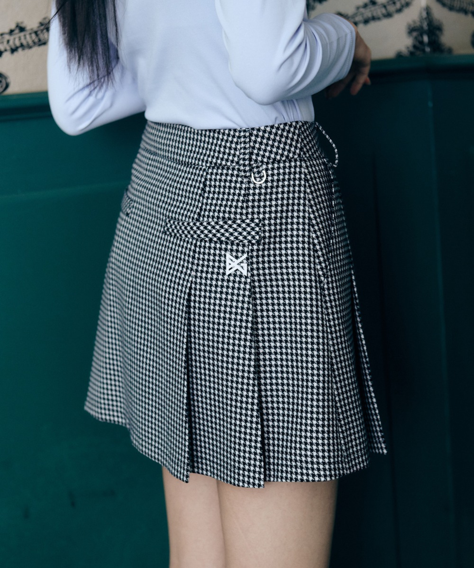 BERMUDA GRASS Houndstooth Pleated Skirt Black