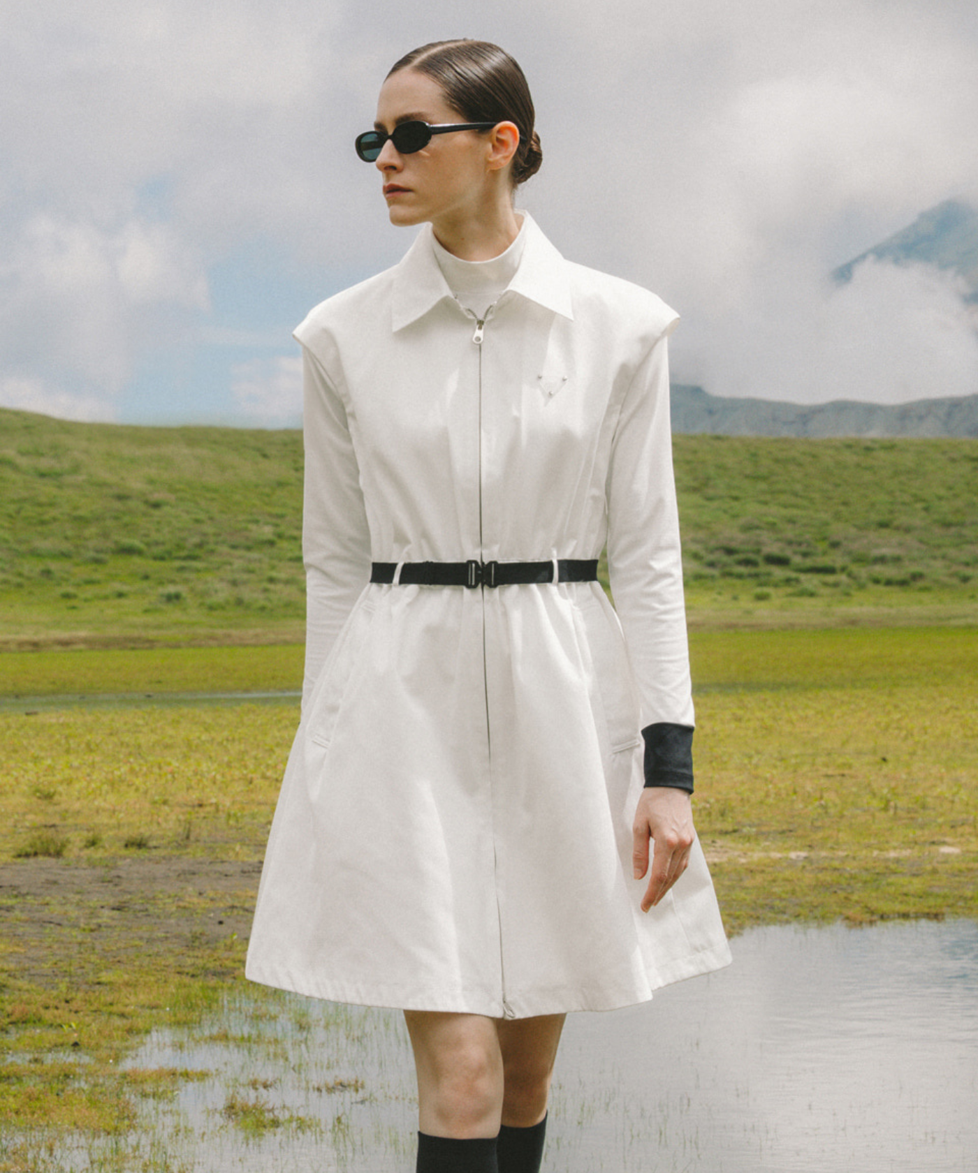 OBER Golf Memory Wind Outer Dress- White